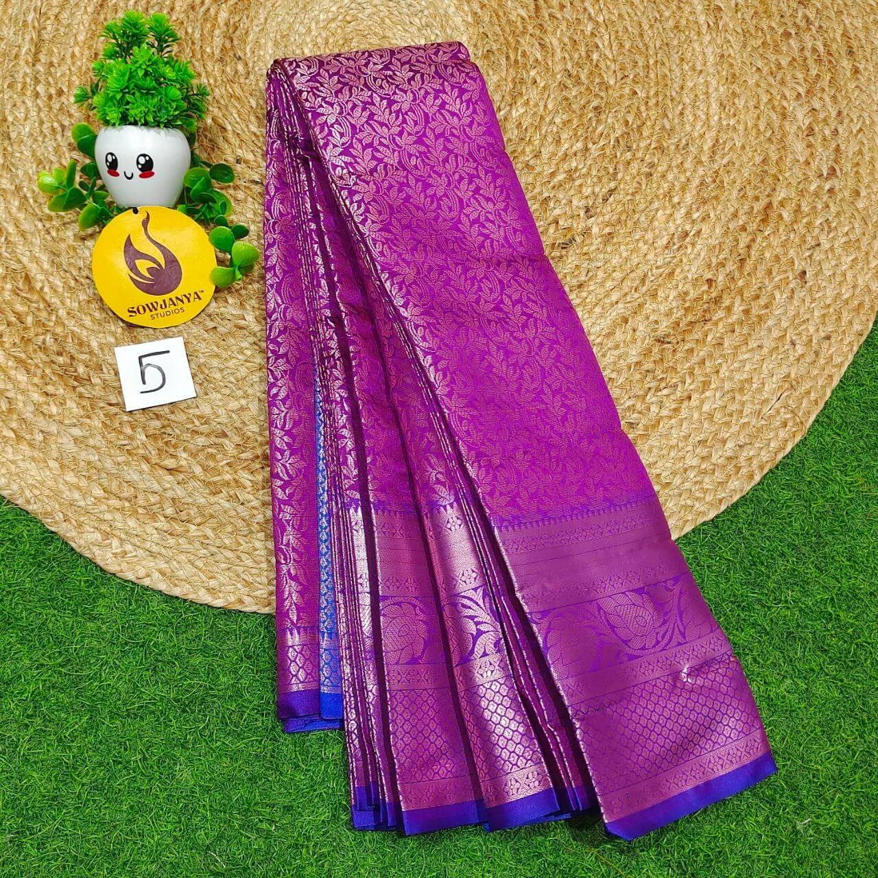 Premium Fancy Pattu Sarees - SSAKA05