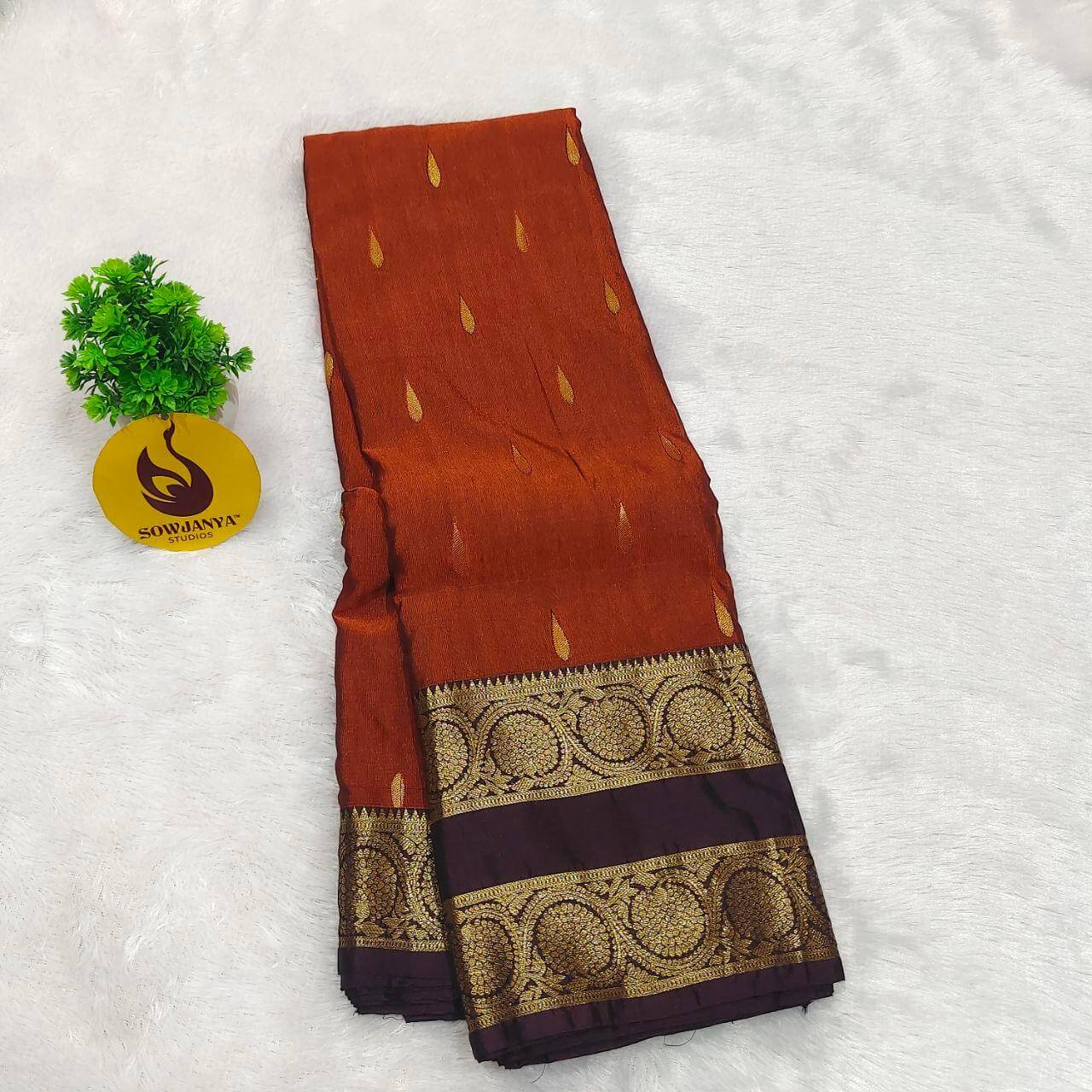 VINTAGE Seiko Gadwal Pattu Sarees  - FIRE