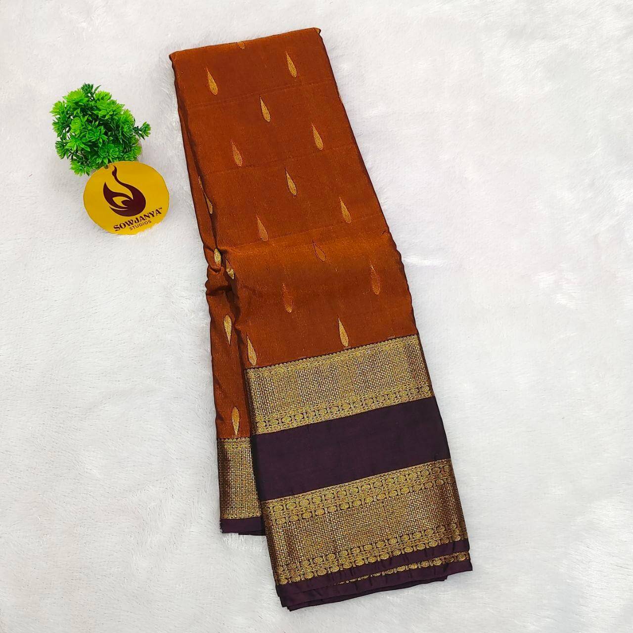 VINTAGE Seiko Gadwal Pattu Sarees  - FIRE