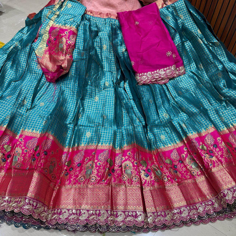 Designer pattu Style Chex Lehangas - LHCRM